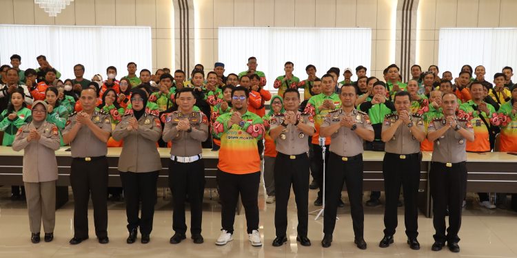 Wakapolda Bengkulu Pimpin Pembinaan Komunitas Masyarakat (KOMMAS) Peran Serta Komunitas Ojol dan Opang Jadi Mitra Polri : Tekankan 8 Peran Strategis Jaga Harkamtibmas di Bengkulu