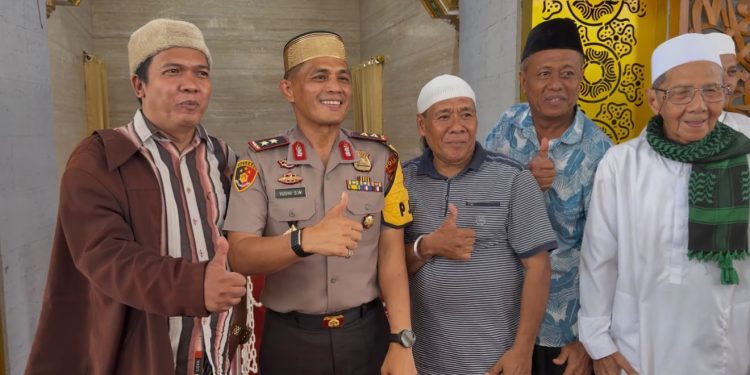 Jumat Keliling di Masjid Raya Baitul Izah, Kapolda Bengkulu Serap Aspirasi dan Dengarkan Keluhan Masyarakat