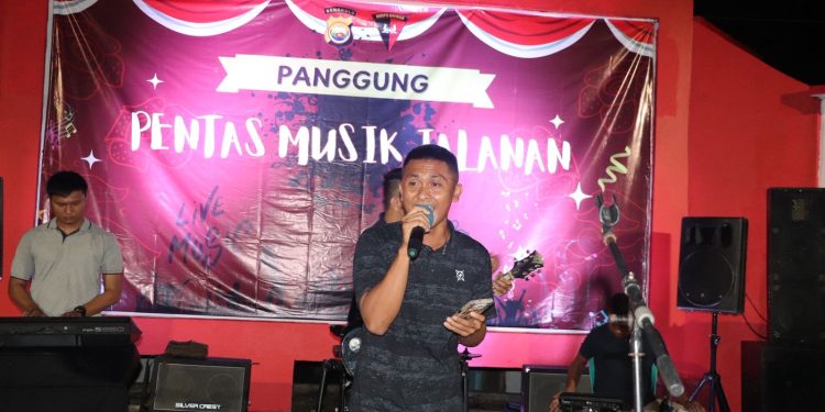 Satuan Brimob Polda Bengkulu Gelar PENTAS Musik Teratai Band Untuk Hiburan Masyarakat