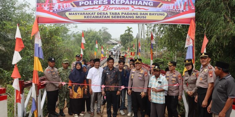 Jembatan Merah Putih Diresmikan, Polres Kepahiang dan Warga Gotong Royong Buka Akses Masyarakat