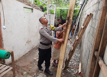 Anggota Polres Wonosobo Renovasi 3 Warga Tak Layak Huni di Desa Wonosobo
