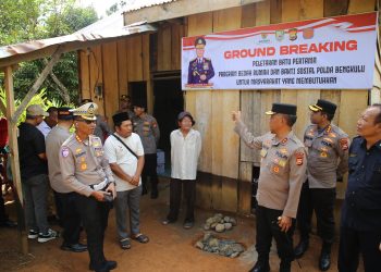 Kapolda Bengkulu Gelar Ground Breaking Peletakan Batu Pertama Program Bedah Rumah ke-73