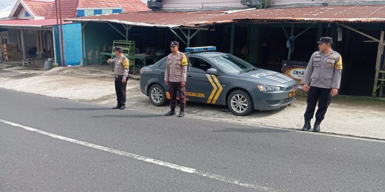 Personel Polsek Laksanakan Patroli Rutin Demi Menjaga Situasi Kondusif