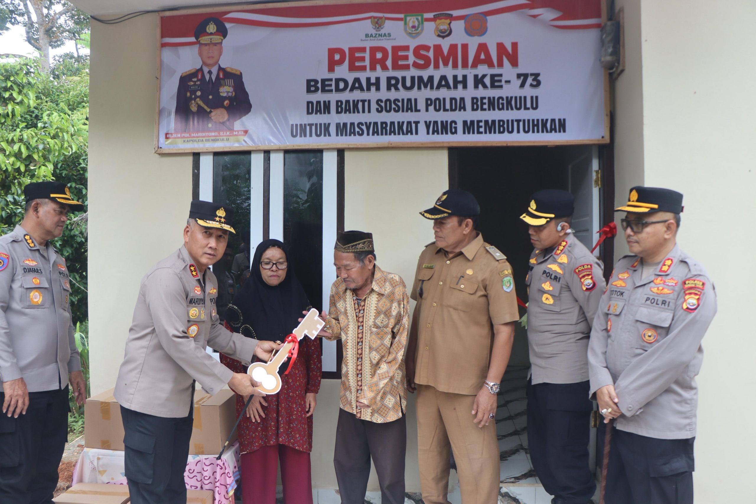 Kapolda Bengkulu Resmikan Bedah Rumah ke-73 dan Salurkan Bakti Sosial kepada Masyarakat
