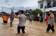 Kapolres Pantau Langsung Situasi Banjir di Lebong