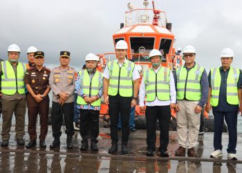 Kapolda Bengkulu Menghadiri General Manager Pelindo Cabang Bengkulu pada acara Peninjauan Progres Pekerjaan Pengerukan Normalisasi Alur Pulau Baai