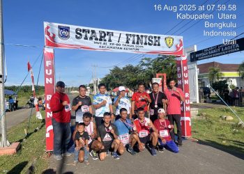Personel Batalyon C Pelopor Ikuti Lomba Fun Run HUT RI ke-80 di Kecamatan Ketahun