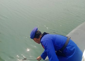 Ditpolairud Polda Bengkulu Gelar Bersih Sampah Laut dan Sambang Polisi RW, Ajak Warga Jaga Laut dan Kamtibmas