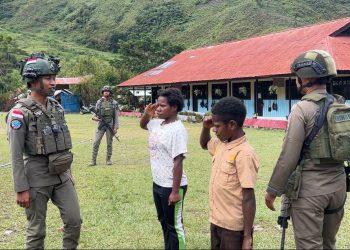 Satgas Ops Damai Cartenz 2026 Latih Disiplin dan Karakter Siswa SD Dondobaga di Mulia