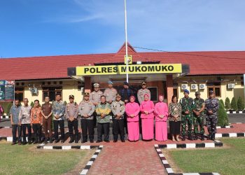 Kapolda Bengkulu Kunjungi Polres Mukomuko, Resmikan Gedung Bhayangkari, Tanam Pohon dan Lepas Tukik di Pantai Air Patah