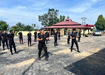 Personel Detasemen Gegana Satbrimob Polda Bengkulu Laksanakan Latihan Baton Stick