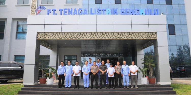 Kapolda Bengkulu dan Kabinda Laksanakan Kunjungan ke PLTU PT TLB Pulau Baai