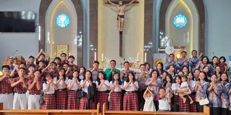 Wakapolda Bengkulu Laksanakan Minggu Kasih di Gereja Katolik ST.Yohanes Bengkulu : Wujud Polri Humanis dan Dekat dengan Umat