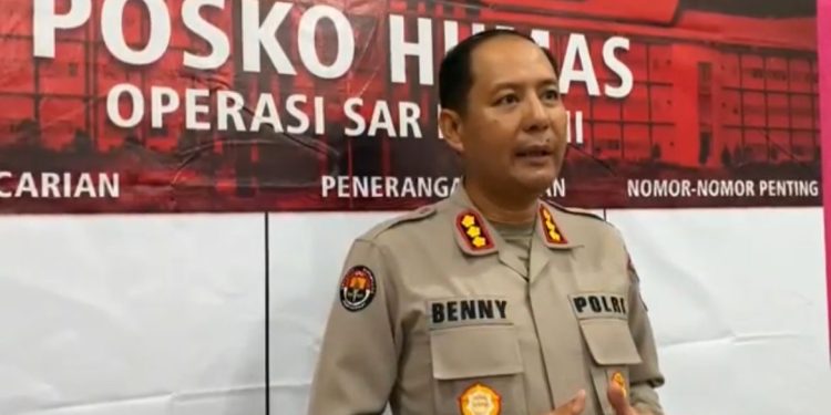 Personel Berjalan Kaki Sisir Daratan Dalam Pencarian Iptu Tomi Samuel Marbun