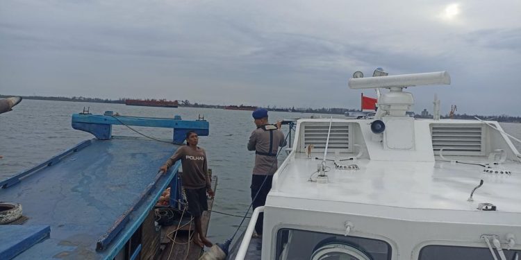 Ditpolairud Polda Bengkulu Gelar Patroli Perairan menggunakan Kapal XXVII-2002 di Perairan Tanjung Genting: Himbau Nelayan dalam Berlayar di Perairan Laut Bengkulu