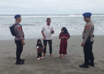 Dalam Rangka KRYD, Polda Bengkulu Himbau Pengunjung Dilarang Mandi di Sekitaran Pantai Panjang