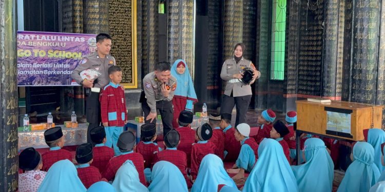 Ditlantas Polda Bengkulu Gelar Police Go To School di SDIT Al Qiswah Kota Bengkulu