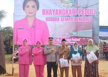 Ketua Bhayangkari Daerah Bengkulu Salurkan Bantuan Kemanusiaan bagi Korban Gempa