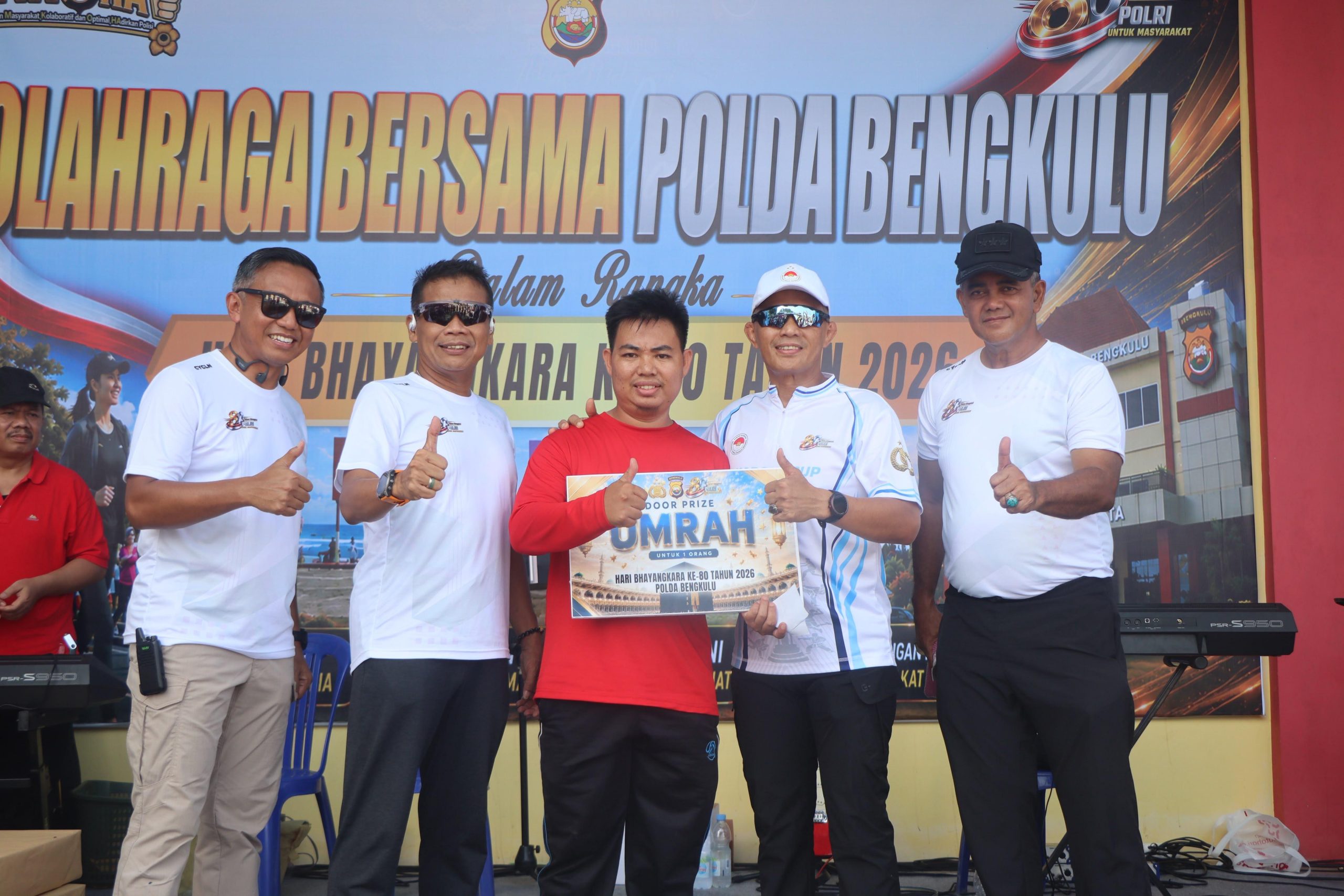 Polda Bengkulu Gelar Olahraga Bersama di Pantai Panjang, Kapolda Ajak Warga Peduli Kebersihan