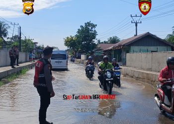 Anggota Ditsamapta Lakukan Patroli SAR di Lokasi Terdampak Banjir di Tanjung Agung