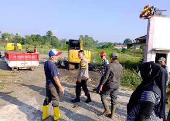 Dalam rangka Hari Bhayangkara ke 80 Bhabinkamtibmas Polsek Selebar ajak Warga Gelar Gotong Royong Bersihkan Lingkungan Betungan