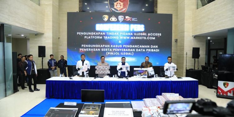 BARESKRIM POLRI BONGKAR 2 APLIKASI PINJOL ILEGAL, 400 KORBAN DIPERAS DAN DIANCAM