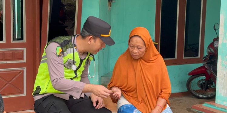 Tanggap Bencana, Polres Purbalingga Gerak Cepat Berikan Bantuan dan Layanan Kesehatan Gratis di Desa Maribaya
