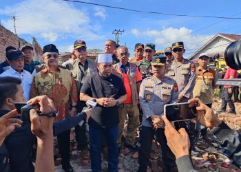 Kapolda Bengkulu Bersama Gubernur dan Forkopimda Laksanakan Pembersihan di Lokasi Terdampak Gempa