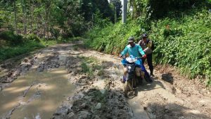 Medan Berat Menuju Desa Binaan Bhabinkamtibmas di Kabupaten Kaur